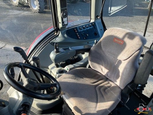 Tracteur agricole Valtra N92