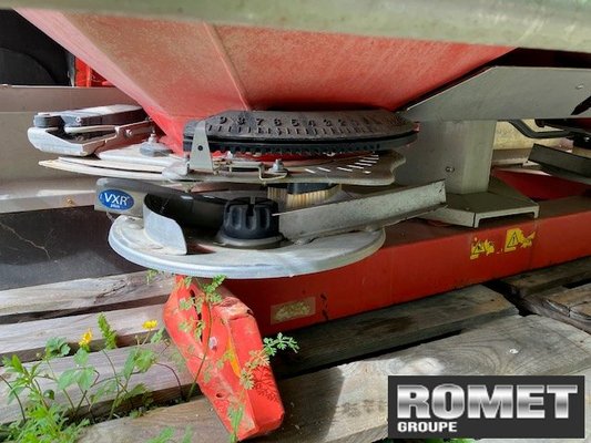 Distributeur d'engrais Kuhn AXIS 40.2 M-EMC