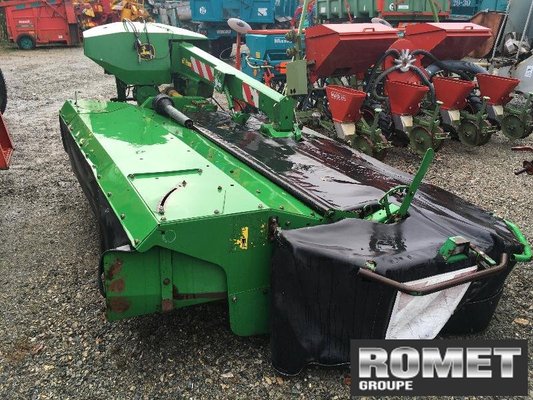 Faucheuse conditionneuse John Deere 331