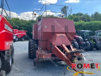 Presse à balles carrées New Holland 4900 - 1