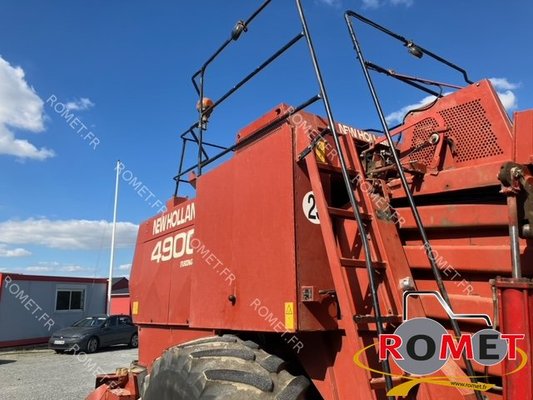 Presse à balles carrées New Holland 4900