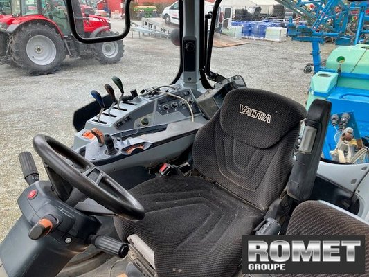 Tracteur agricole Valtra N135