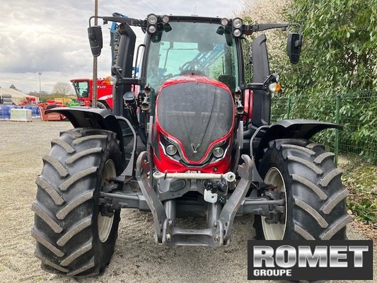 Tracteur agricole Valtra N135