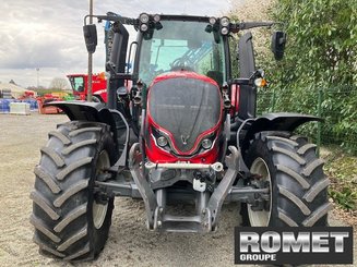 Tracteur agricole Valtra N135 - 2