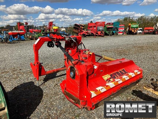 Broyeur à axe horizontal Gyrax RFE 2000