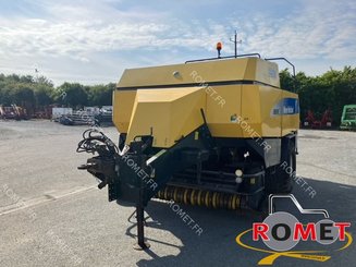 Presse à balles carrées New Holland BB950 A - 1