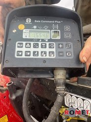 Presse à balles rondes New Holland BR7070 - 4