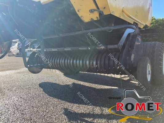 Presse à balles rondes New Holland BR7070