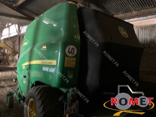 Presse à balles rondes John Deere JD960