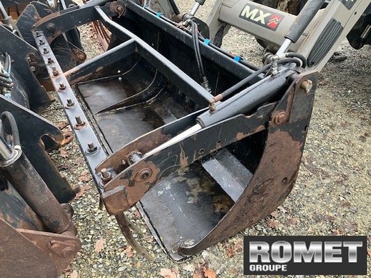 Godet multi-services - BMS210