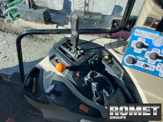 Tracteur agricole Massey Ferguson 5709 M D4