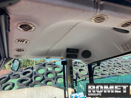 Tracteur agricole Massey Ferguson 5709 M D4