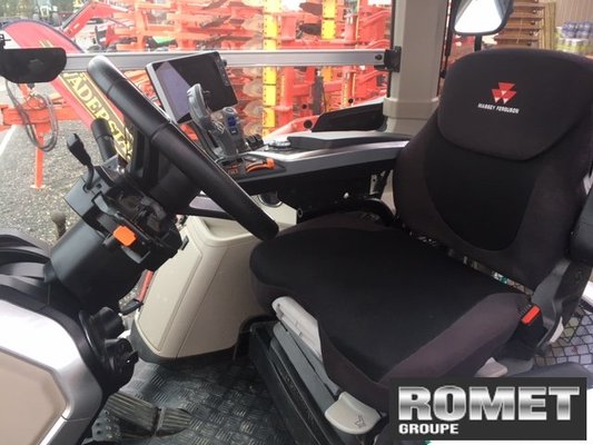 Tracteur agricole Massey Ferguson 8S-225 DEP EX