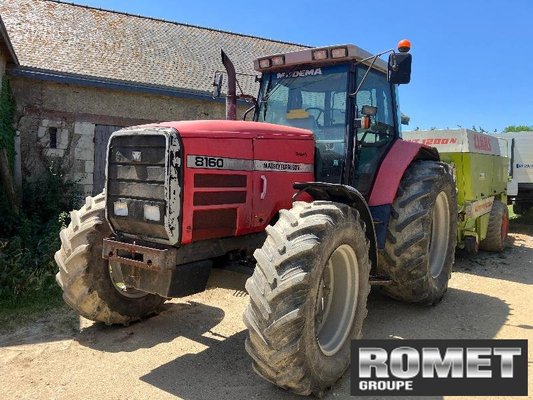Tracteur agricole Massey Ferguson 8160