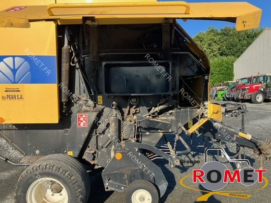 Presse à balles rondes New Holland BR7070