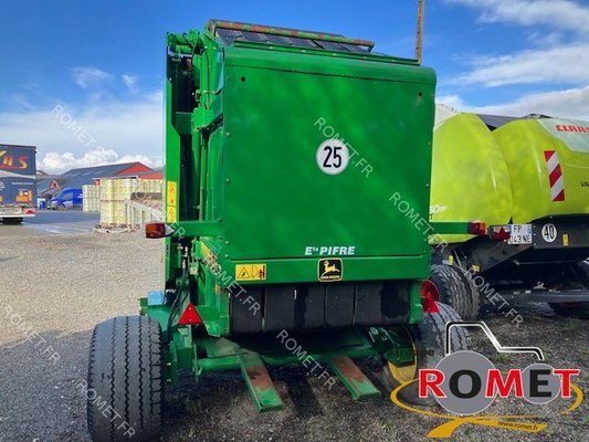 Presse à balles rondes John Deere 590