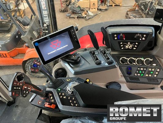 Tracteur agricole Massey Ferguson 8S-205 D7 ES