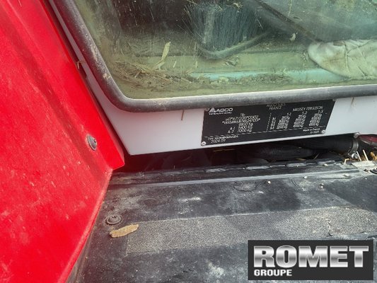 Tracteur agricole Massey Ferguson 6S-135 D6 EF DX