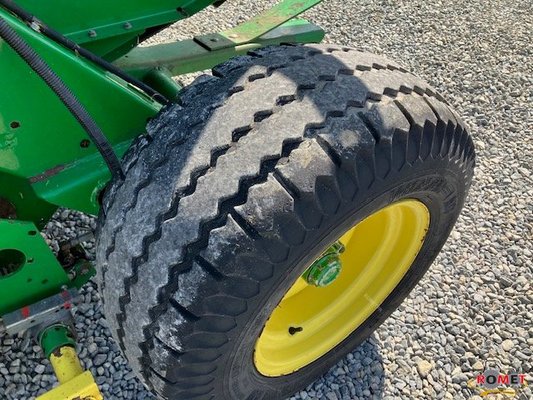 Presse à balles rondes John Deere 592HIFLOW